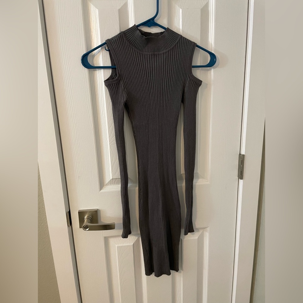 Fitted long sleeve dress with shoulder cutouts